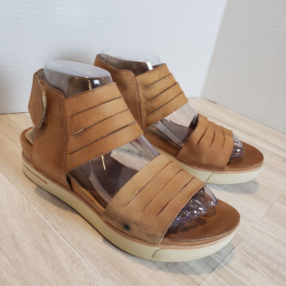 Eileen Fisher Beige Suede Sport Sandals Strappy Flat Comfort Women’s Size 7